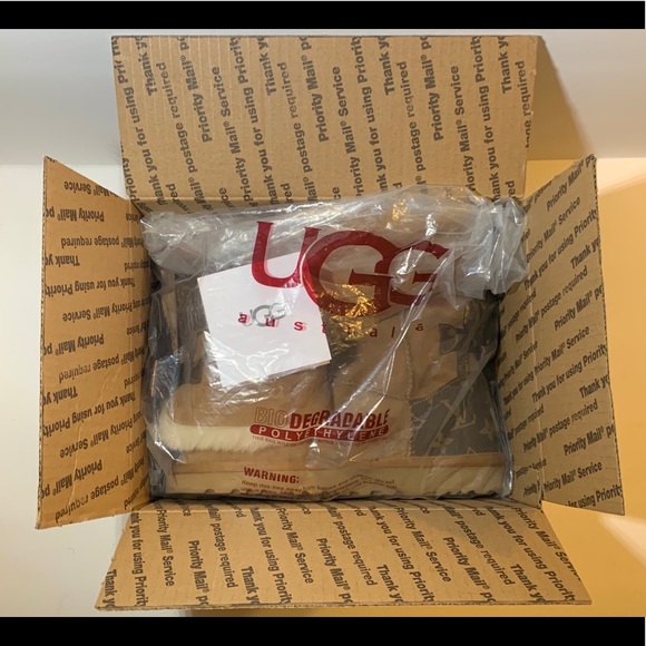 UGG X Louis Vuitton Boots - Picture 6 of 6